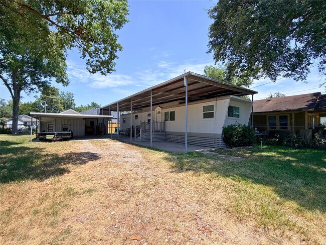 Building Photo - 310 E Jack Ave