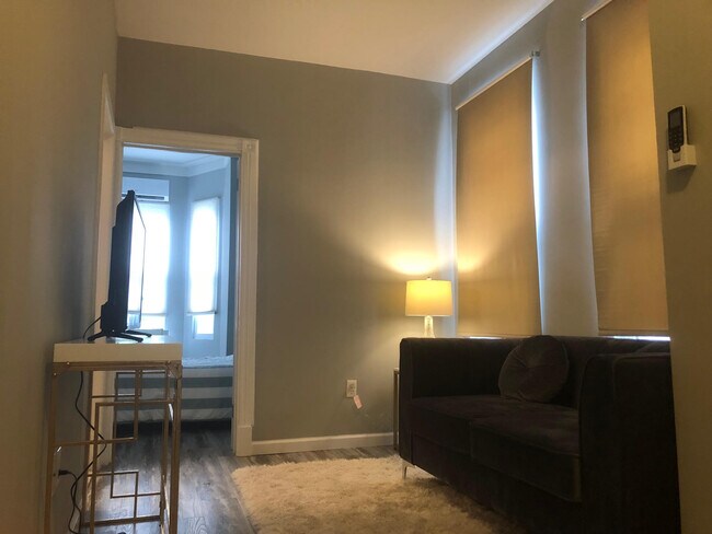 Building Photo - 913 N 15th St