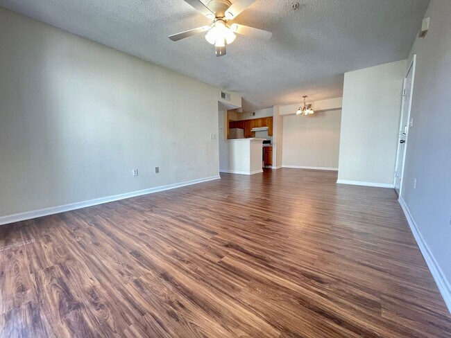Building Photo - Cozy 2B/2B Unfurnished Condo near Beach in the Heart of Destin!