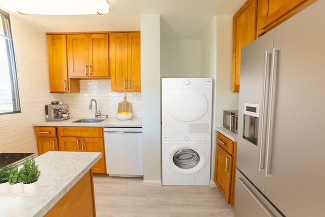 Building Photo - AVAILABLE NOW |  2 Bedroom, 1 Bathroom Apartment | Located at Ala Wai Plaza | 1 Assigned/Covered ...