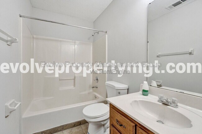 Building Photo - 3823 Twin Valley Cove