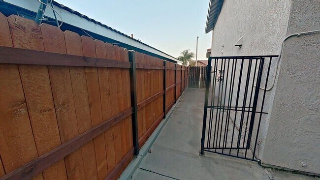 Building Photo - 15711 Shadow Mountain Ln