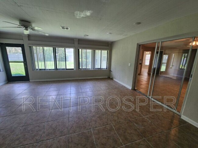 Building Photo - 360 Vincent Dr