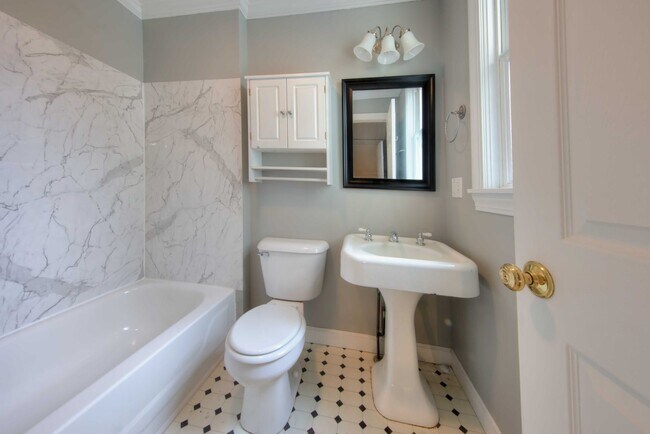 Building Photo - This classic 3 bedroom 2 bath Webster home features a front porch, large deck off the kitchen for...