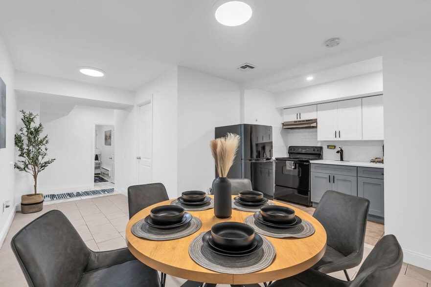 Building Photo - 24 Highland St