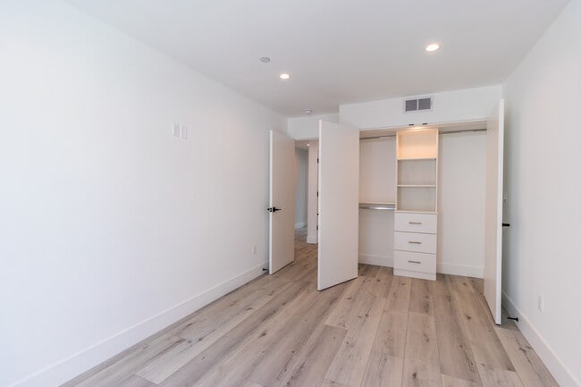 Building Photo - 4299 Tujunga Ave