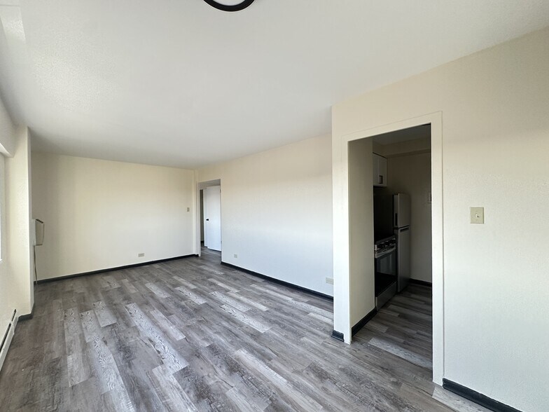 Building Photo - 1400 Chicago Ave