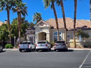 Building Photo - Awesome 2 bedroom 2 bath unit!