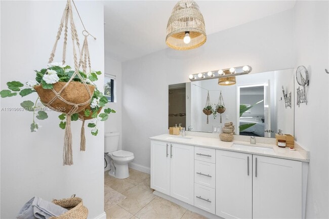 Building Photo - 1331 NE 160th St