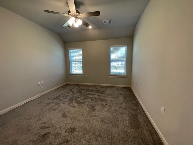 Building Photo - 13089 Vega Ct