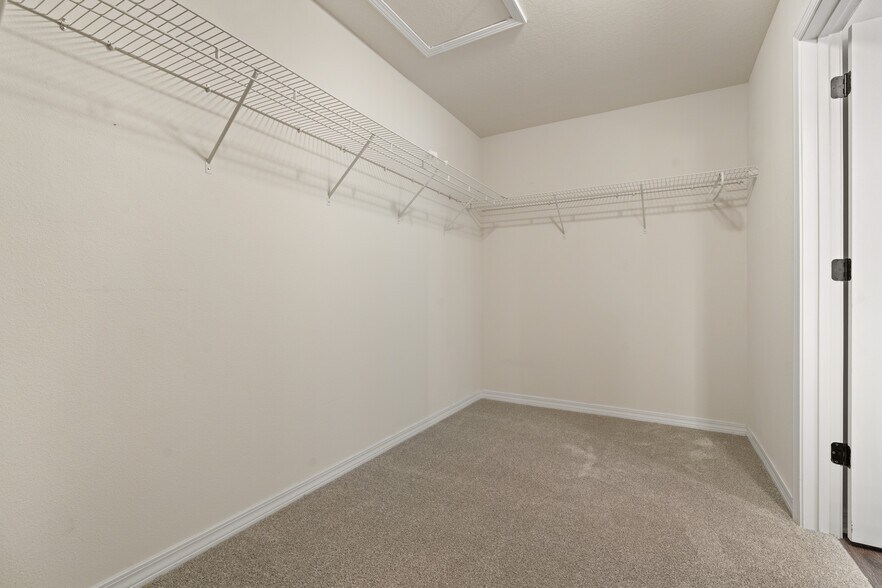 Building Photo - 5555 Peach Dr