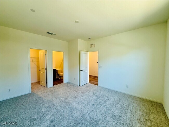 Building Photo - 1544 Little Penguin St