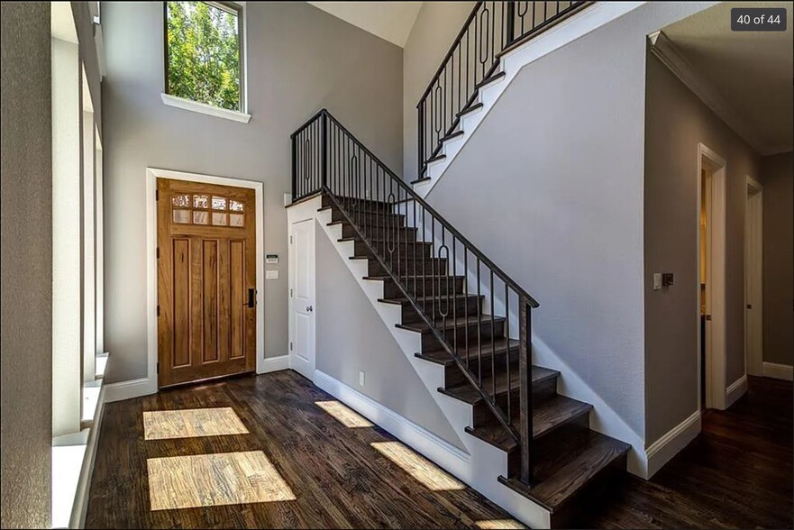 Building Photo - 10532 Barrywood Dr