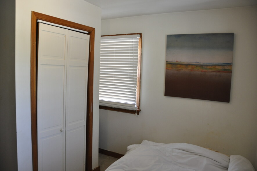 Second bedroom - 2414 Sunset Rd