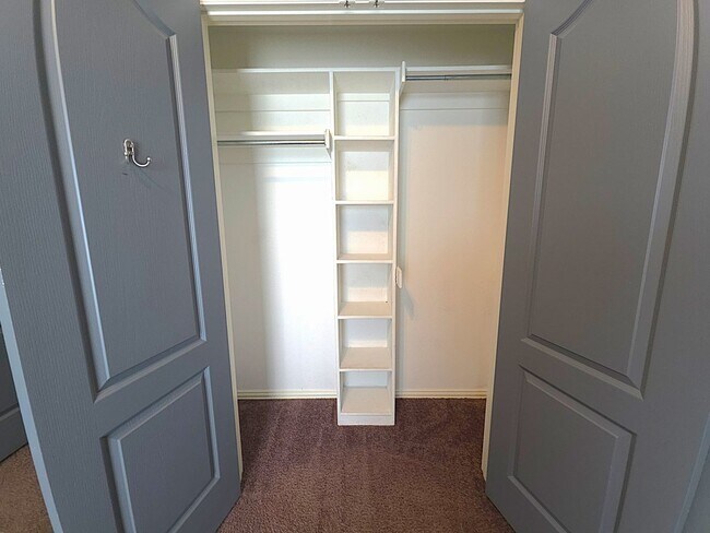 Building Photo - 3323 Mugsy Dr