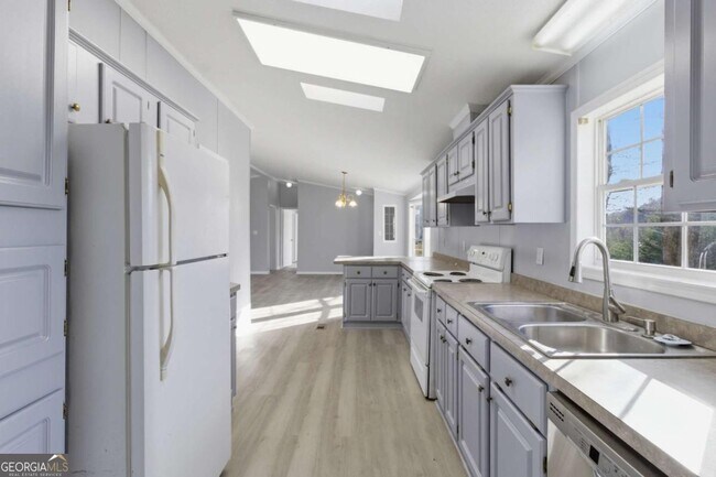 Building Photo - 5320 Long Branch Rd