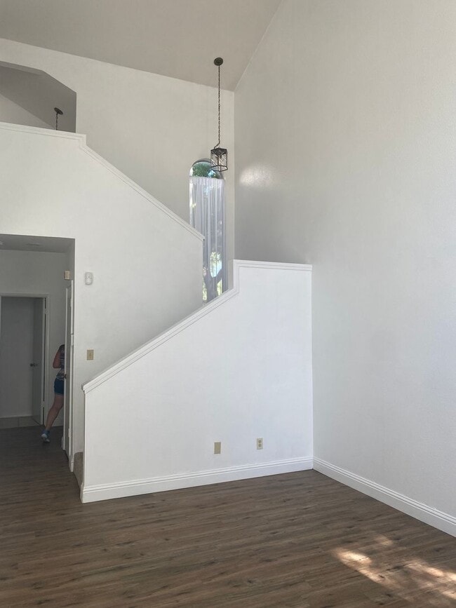 Building Photo - Sutter Townhouses