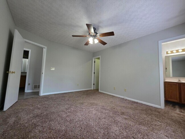 Building Photo - 7253 Fablegate Ct