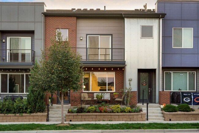 Building Photo - Modern 3-Bedroom Townhome in Midtown Denver – Carefree Living Awaits!