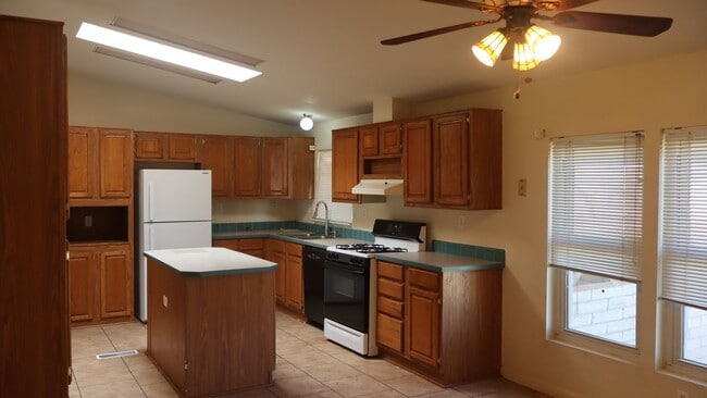 Building Photo - 6206 S Ranch Rd