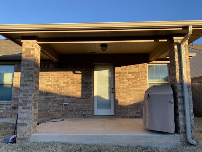 Building Photo - 2622 Trailwood Dr