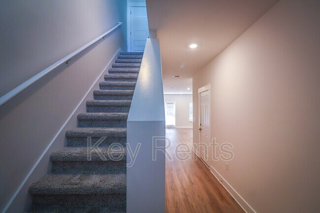 Building Photo - 1646 Iroquois Ct