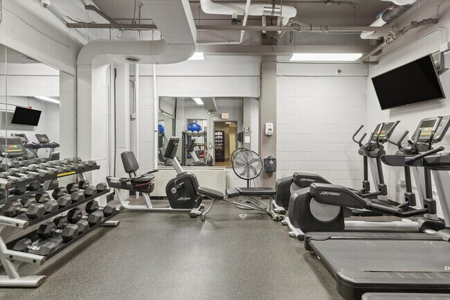 Building Photo - 1850 N Clark St