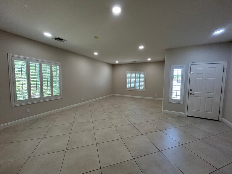Building Photo - 5317 W Buckskin Trl