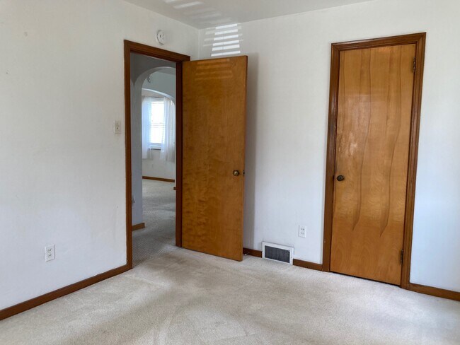 Building Photo - 1090 Clay Pike