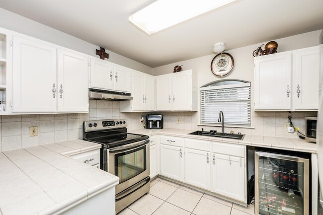 Building Photo - 2040 Cochiti Dr