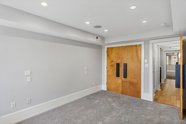 Building Photo - 505 S Milton Ave