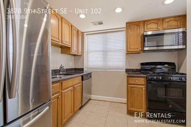 Building Photo - 3878 9th St SE