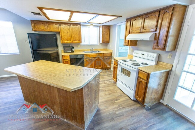 Building Photo - 3749 E Hopi Ave