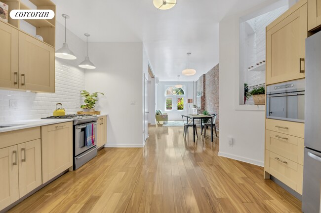 Building Photo - 404 15th St