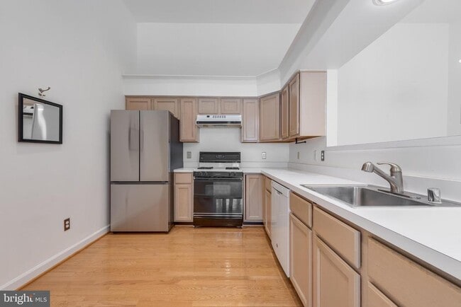 Building Photo - 8301 Bluebird Way