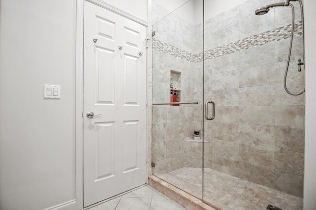 Building Photo - 4496 Hickory Dr