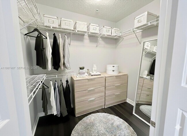 Building Photo - 100 SW 117th Terrace