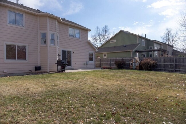 Building Photo - Home backing to foothills
