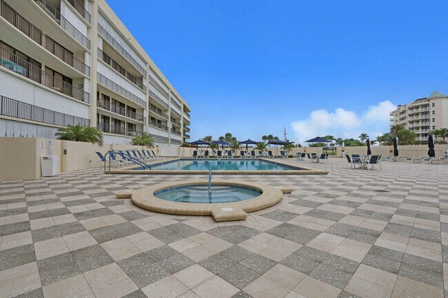 Building Photo - 1300 Jimmy Buffett Mem Hwy