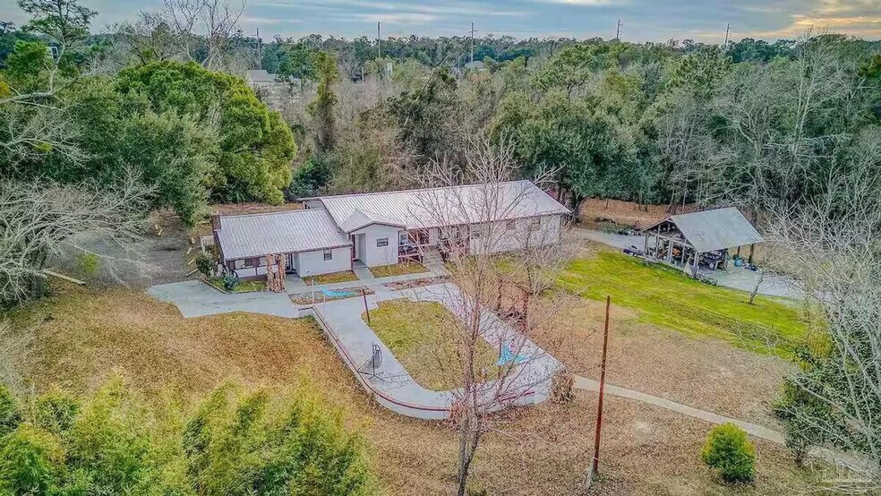 Building Photo - 2370 Hencye Dr