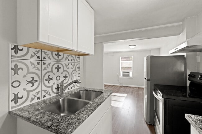 Building Photo - 523 Henke St