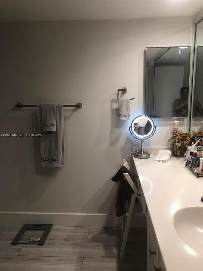 Building Photo - 1207 Bahama Bend