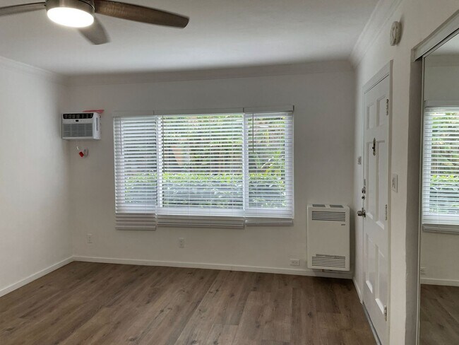 Interior Photo - 1136-1160 N. El Centro Ave