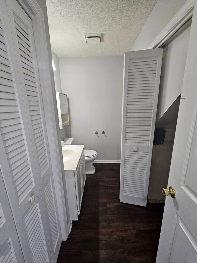 Building Photo - Cute Townhome In the Center of Jacksonville