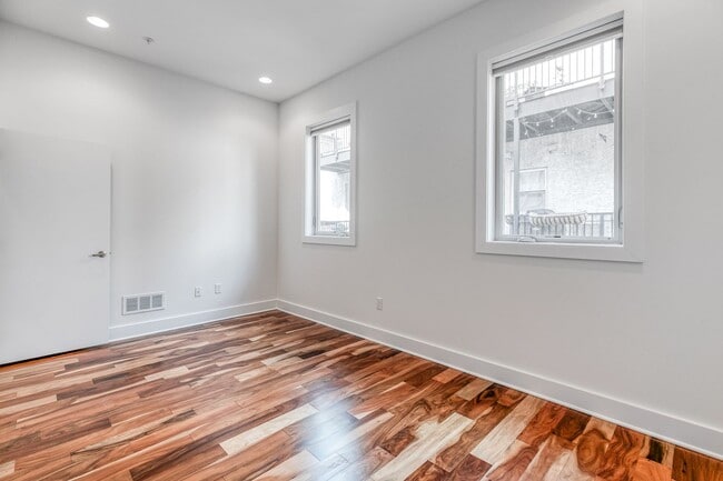 Building Photo - Old City Townhome