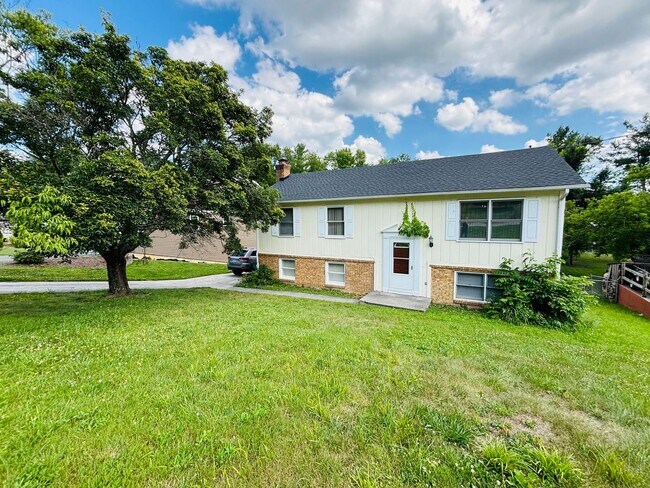 Building Photo - 208 Ardmore St