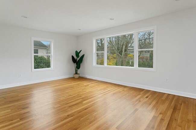 Building Photo - 119 Forest St