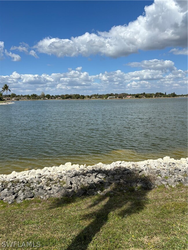 Building Photo - 2210 Grove Dr