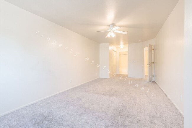 Building Photo - 1015 Domelby Ct
