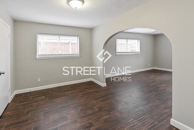 Building Photo - REDUCED!